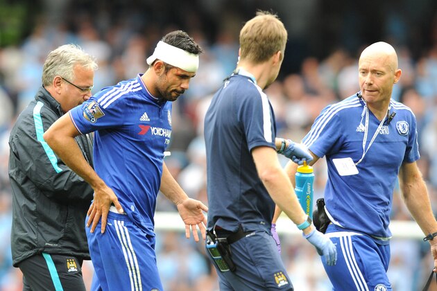 Chelsea’s Diego Costa, 2nd left, leaves the pitch for treatment after a head injury during the English Premier League soccer match between Manchester City and Chelsea at Etihad stadium, Manchester, England, Sunday, Aug. 16, 2015. (AP Photo/Rui Vieira)