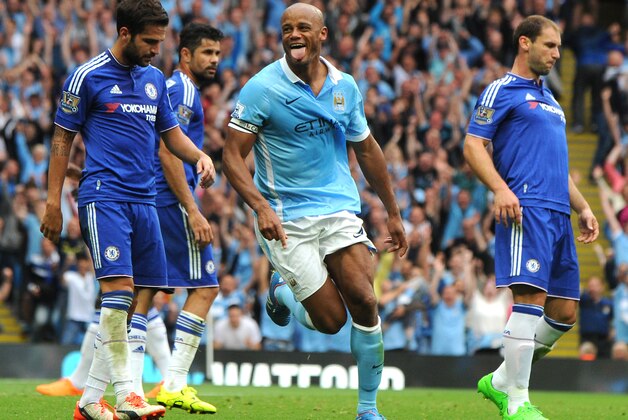 Manchester City’s Vincent Kompany, centre,  celebrates after scoring against Chelsea during the English Premier League soccer match between Manchester City and Chelsea at Etihad stadium, Manchester, England, Sunday, Aug. 16, 2015. (AP Photo/Rui Vieira)