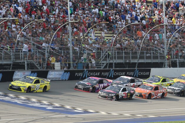 Matt Kenseth leads the field during the NASCAR Sprint Cup series auto race at Michigan International Speedway, Sunday, Aug. 16, 2015, in Brooklyn, Mich. (AP Photo/Bob Brodbeck)