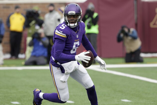 FILE - In this Sunday, Dec. 28, 2014, file photo, Minnesota Vikings quarterback Teddy Bridgewater (5) carries the ball during the first half of an NFL football game against the Chicago Bears in Minneapolis. Bridgewater's apprenticeship lasted less than three games into his first year, when Matt Cassel broke his foot.  (AP Photo/Jim Mone, File)