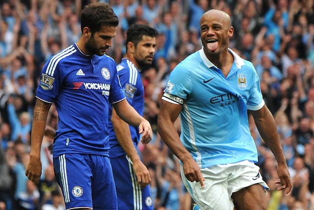 Manchester City’s Vincent Kompany, right,  celebrates after scoring against Chelsea during the English Premier League soccer match between Manchester City and Chelsea at Etihad stadium, Manchester, England, Sunday, Aug. 16, 2015. (AP Photo/Rui Vieira)