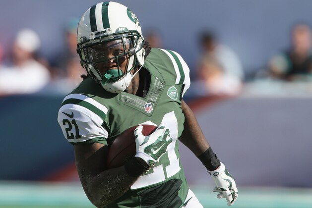 MIAMI GARDENS, FL - DECEMBER 28: Running Back Chris Johnson #21 of the New York Jets has a long run against the Miami Dolphins at Sun Life Stadium on December 28, 2014 in Miami Gardens, Florida. (Photo by Al Pereira/New York Jets/Getty Images)