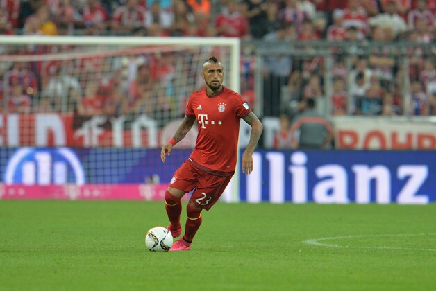 Bayern's Arturo Vidal controls a ball during the German Bundesliga soccer match between FC Bayern Munich and Hamburger SV in Munich, southern Germany, Friday, Aug. 14, 2015. (AP Photo/Kerstin Joensson) Bayern's Arturo Vidal controls a ball during the German Bundesliga soccer match between FC Bayern Munich and Hamburger SV in Munich, southern Germany, Friday, Aug. 14, 2015. (AP Photo/Kerstin Joensson)