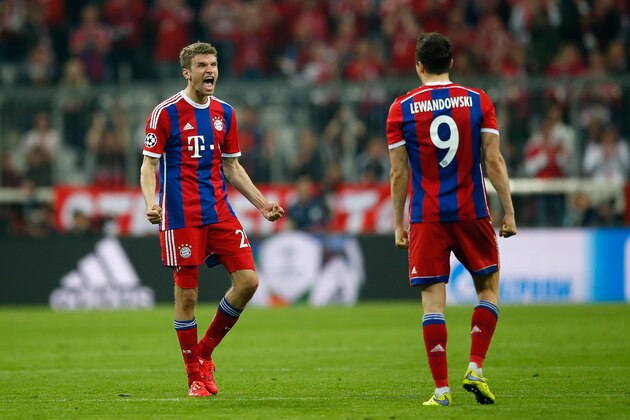 MUNICH, GERMANY - APRIL 21:  Thomas Mueller (L) of Bayern Muenchen celebrates with team mate Robert Lewandowski after winning the UEFA Champions League Quarter Final Second Leg match between FC Bayern Muenchen and FC Porto at Allianz Arena on April 21, 2015 in Munich, Germany.  (Photo by Boris Streubel/Getty Images)
