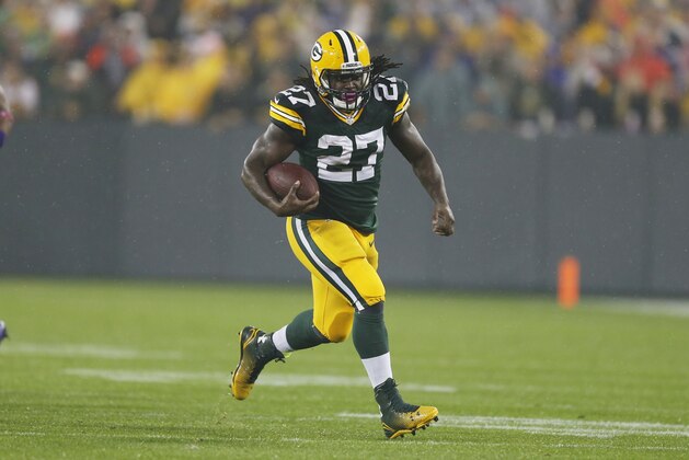 Green Bay Packers' Eddie Lacy runs past Minnesota Vikings' Robert Blanton during the first half of an NFL football game Thursday, Oct. 2, 2014, in Green Bay, Wis. (AP Photo/Mike Roemer)
