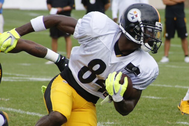 Pittsburgh Steelers wide receiver Antonio Brown (84) at practice during the  NFL football training camp in Latrobe, Pa. on Monday, Aug. 3, 2015 . (AP Photo/Keith Srakocic)