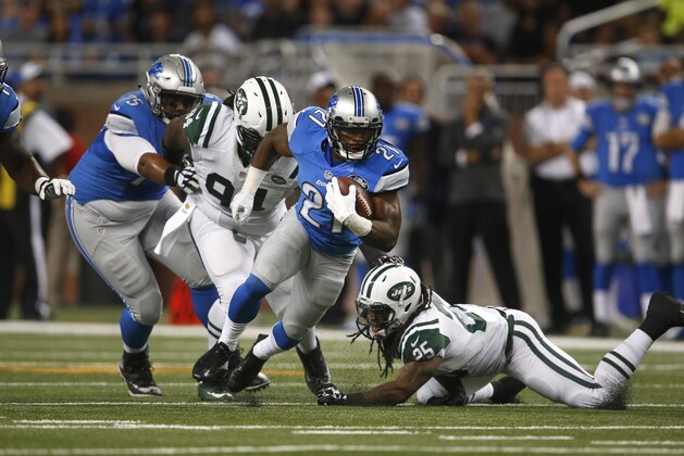 Detroit Lions running back Ameer Abdullah (21) runs against the New York Jets during the first quarter of an NFL preseason football game, Thursday, Aug. 13, 2015 in Detroit. (AP Photo/Paul Sancya)