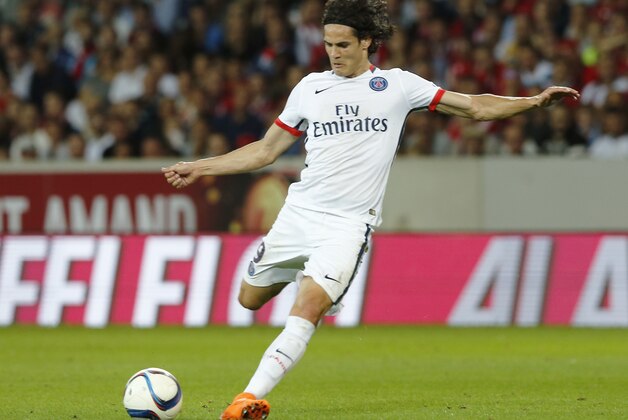 Paris Saint Germain's  Edinson Cavani control the ball during his French League one soccer match against Lille at the Lille Metropole stadium, in Villeneuve d'Ascq, northern France, Friday, Aug. 7, 2015.(AP Photo/Jacques Brinon)