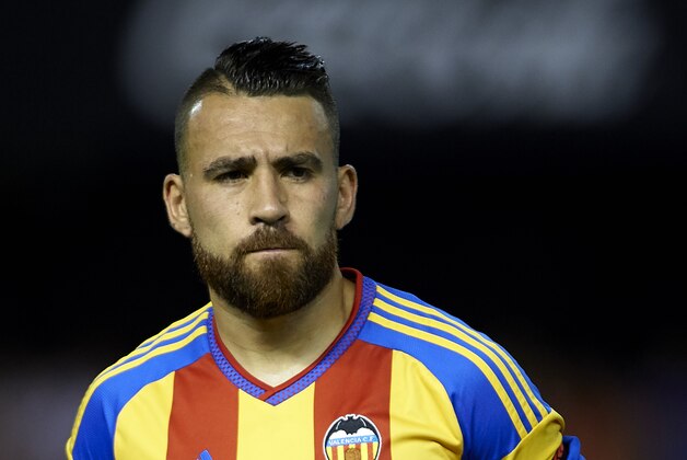 VALENCIA, SPAIN - AUGUST 08:  Nicolas Otamendi of Valencia looks on prior to the pre-season friendly match between Valencia CF and AS Roma at Estadio Mestalla on August 8, 2015 in Valencia, Spain.  (Photo by Manuel Queimadelos Alonso/Getty Images)