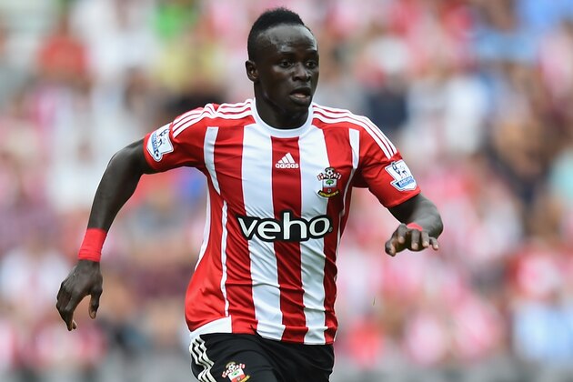 SOUTHAMPTON, ENGLAND - AUGUST 15:  Sadio Mane of Southampton in action during the Barclays Premier League match between Southampton and Everton at St Mary's Stadium on August 15, 2015 in Southampton, United Kingdom.  (Photo by Christopher Lee/Getty Images)