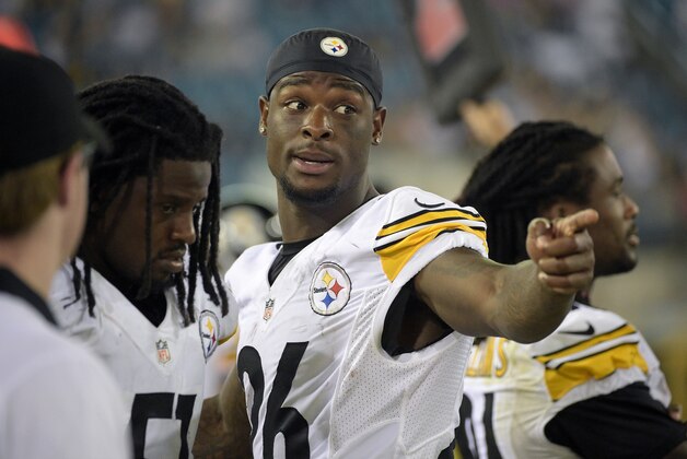 Pittsburgh Steelers running back Le'Veon Bell, center, watches from the sideline during the second half of an NFL preseason football game against the Jacksonville Jaguars in Jacksonville, Fla., Friday, Aug. 14, 2015. The Jaguars won 23-21. (AP Photo/Phelan M. Ebenhack)