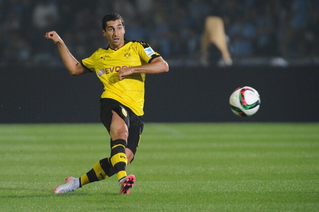 KAWASAKI, JAPAN - JULY 07:  Henrikh Mkhitaryan #10 of Borussia Dortmund in action during the preseason friendly match between Kawasaki Frontale and Borussia Dortmund at Todoroki Stadium on July 7, 2015 in Kawasaki, Kanagawa, Japan.  (Photo by Masashi Hara/Getty Images)