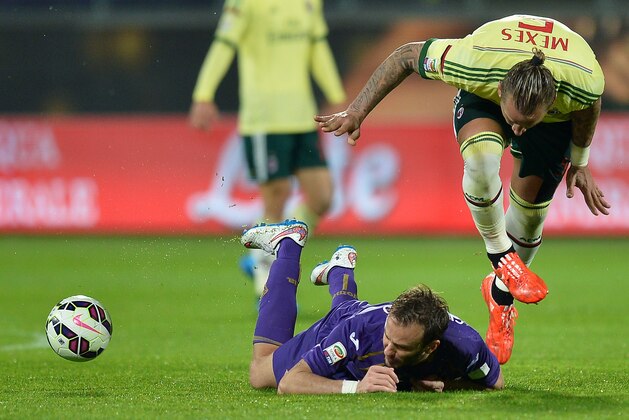 Fiorentina's forward Alberto Gilardino (L) fights for the ball with  AC Milan's defender from France Philippe Mexes during the Italian Serie A football match Fiorentina vs AC Milan on March 16, 2015 at Artemio Franchi stadium in Florence. AFP PHOTO / ALBERTO PIZZOLI        (Photo credit should read ALBERTO PIZZOLI/AFP/Getty Images)