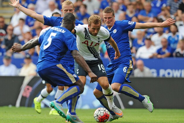 Tottenham’s Harry Kane, centre, is surrounded by Leicester's Wes Morgan, left, Robert Huth, right, and Ritchie De Laet during the English Premier League soccer match between Leicester City and Tottenham Hotspur at the King Power Stadium, Leicester, England, Saturday, Aug. 22, 2015. (AP Photo/Rui Vieira)