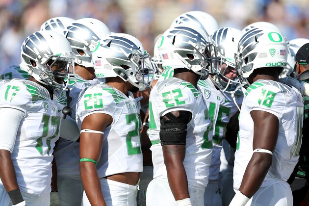 PASADENA, CA - OCTOBER 11:  The Oregon Ducks huddle during a timeout in the game with the UCLA Bruins at the Rose Bowl on October 11, 2014 in Pasadena, California.  Oregon won 42-30.  (Photo by Stephen Dunn/Getty Images)