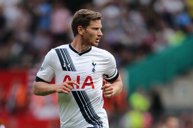MANCHESTER, ENGLAND - AUGUST 08:  Jan Vertonghen of Tottenham Hotspur during the Barclays Premier League match between Manchester United and Tottenham Hotspur at Old Trafford on August 08, 2015 in Manchester, England.  (Photo by Matthew Ashton - AMA/Getty Images)