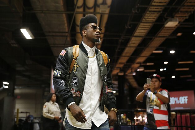 CLEVELAND, OH - JUNE 16:  Iman Shumpert #4 of the Cleveland Cavaliers arrives for Game Six of the 2015 NBA Finals against the Golden State Warriors at Quicken Loans Arena on June 16, 2015 in Cleveland, Ohio. NOTE TO USER: User expressly acknowledges and agrees that, by downloading and or using this photograph, user is consenting to the terms and conditions of Getty Images License Agreement.  (Photo by Ezra Shaw/Getty Images)