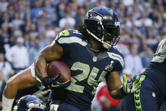 Seattle Seahawks running back Marshawn Lynch (24) runs during the first half of NFL Super Bowl XLIX football game against the New England Patriots Sunday, Feb. 1, 2015, in Glendale, Ariz. (AP Photo/Matt York)