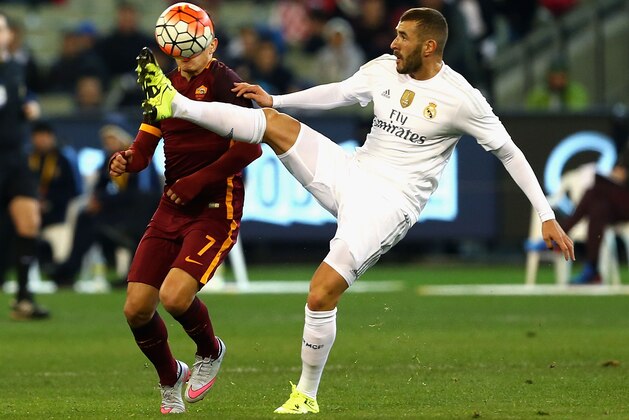 MELBOURNE, AUSTRALIA - JULY 18:  Karim Benzema of Real Madrid controls the ball during the International Champions Cup friendly match between Real Madrid and AS Roma at the Melbourne Cricket Ground on July 18, 2015 in Melbourne, Australia.  (Photo by Robert Prezioso/Getty Images)