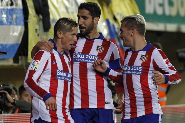 Atletico Madrid's  forward Fernando Torres (L) celebrates his goal with Atletico Madrid's midfielder Raul Garcia (C) and Atletico Madrid's French forward Antoine Griezmann (R) during the Spanish league football match Villarreal CF vs Club Atletico de Madrid at El Madrigal stadium in Villareal on April 29, 2015.   AFP PHOTO/ JOSE JORDAN        (Photo credit should read JOSE JORDAN/AFP/Getty Images)