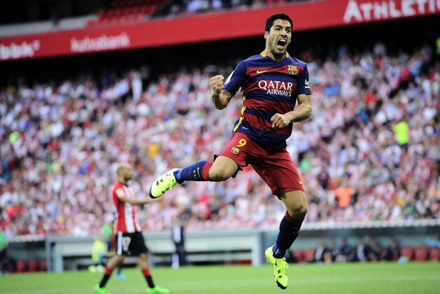 FC Barcelona's Luis Suarez celebrates his goal after scoring against Athletic Bilbao soccer team during their Spanish La Liga soccer match,  at San Mames stadium in Bilbao, northern Spain, Sunday, Aug. 23, 2015. (AP Photo/Alvaro Barrientos)