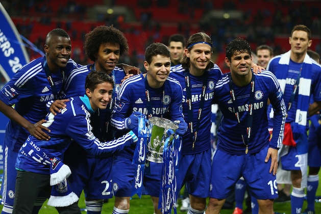 LONDON, ENGLAND - MARCH 01:  Ramires, Oscar, Filipe Luis, Willian and Diego Costa of Chelsea pose with the trophy during the Capital One Cup Final match between Chelsea and Tottenham Hotspur at Wembley Stadium on March 1, 2015 in London, England.  (Photo by Clive Mason/Getty Images)