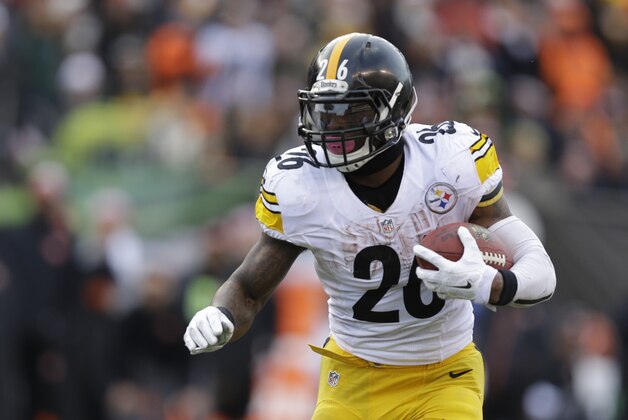 Pittsburgh Steelers running back Le'Veon Bell (26) runs for a 13-yard touchdown during the second half of an NFL football game against the Cincinnati Bengals Sunday, Dec. 7, 2014 in Cincinnati. (AP Photo/Michael Conroy)