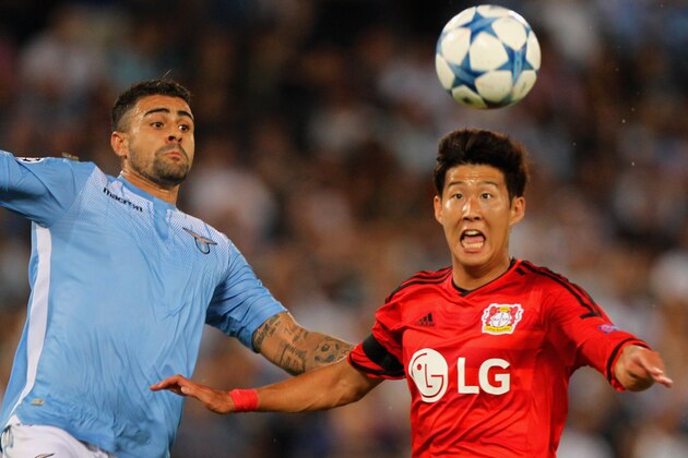 ROME, ITALY - AUGUST 18:  Son Heung-Min (R) of Bayer Leverkusen competes for the ball with Mauricio of SS Lazio during the UEFA Champions League qualifying round play off first leg match between SS Lazio and Bayer Leverkusen at Olimpico Stadium on August 18, 2015 in Rome, Italy.  (Photo by Paolo Bruno/Getty Images)