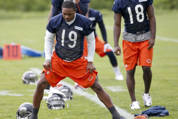 May 27, 2015; Lake Forest, IL, USA; Chicago Bears wide receiver Eddie Royal (19) during organized team activities at the Halas Hall. Mandatory Credit: Kamil Krzaczynski-USA TODAY Sports May 27, 2015; Lake Forest, IL, USA; Chicago Bears wide receiver Eddie Royal (19) during organized team activities at the Halas Hall. Mandatory Credit: Kamil Krzaczynski-USA TODAY Sports