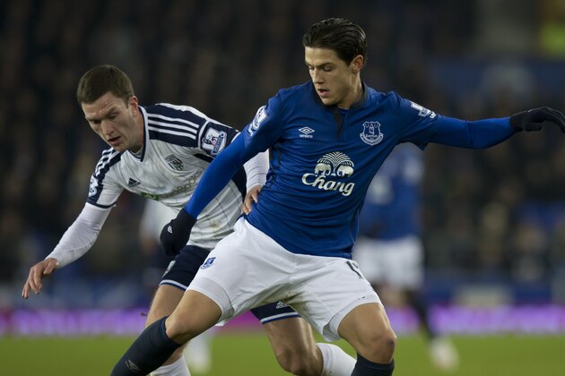 Everton's Muhamed Besic, right, fights for the ball against West Bromwich Albion's Craig Gardner during the English Premier League soccer match between Everton and West Bromwich Albion at Goodison Park Stadium, Liverpool, England, Monday, Jan. 19, 2015. (AP Photo/Jon Super)