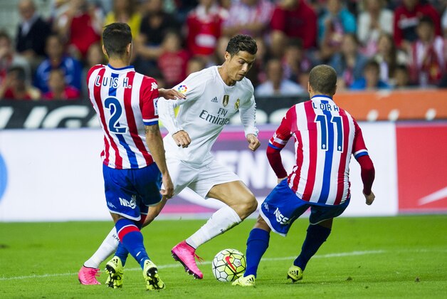 GIJON, SPAIN - AUGUST 23:  Cristiano Ronaldo of Real Madrid controls the ball during the La Liga match between Sporting Gijon and Real Madrid at Estadio El Molinon on August 23, 2015 in Gijon, Spain.  (Photo by Juan Manuel Serrano Arce/Getty Images)