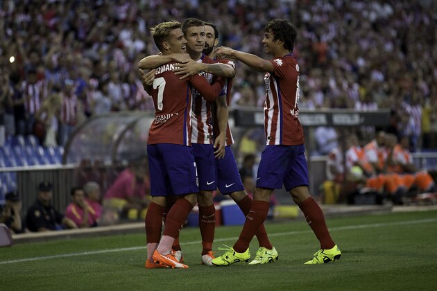 MADRID, SPAIN - AUGUST 22:  Antoine Griezmann (L) of Atletico de Madrid celebrates scoring their opening goal with teammates Gabi Fernandez (2ndL) Juan Francisco Torres alias Juanfran (2ndR) and Oliver Torres (R) during the La Liga match between Club Atletico de Madrid and UD Las Palmas at Vicente Calderon Stadium on August 22, 2015 in Madrid, Spain.  (Photo by Gonzalo Arroyo Moreno/Getty Images)