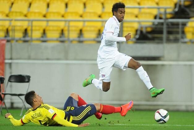 Gedion Zelalem of the USA, right, fights for the ball with Colombia's Andres Tello during their U20 soccer World Cup match in Wellington, New Zealand, Wednesday, June 10, 2015. (AP Photo/Ross Setford)