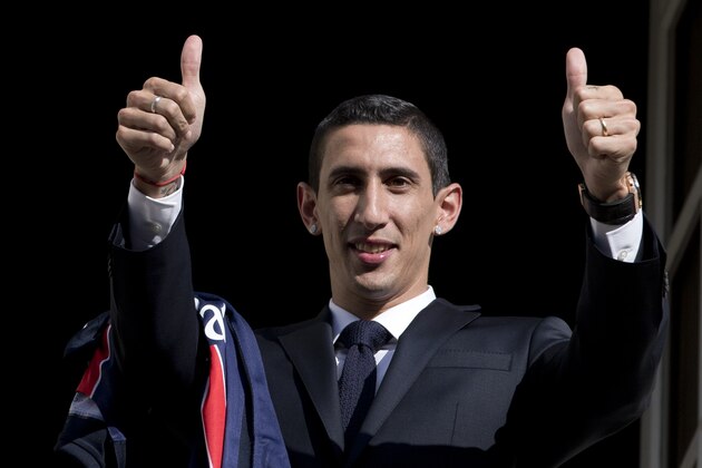 Paris Saint-Germain's (PSG) new Argentinian midfielder Angel Di Maria flashes two thumbs up as he poses with his PSG jersey on a balcony during his official presentation in Paris on August 6, 2015. Paris Saint-Germain completed the signing of Di Maria from Manchester United on a four-year deal, the French champions announced. AFP PHOTO / KENZO TRIBOUILLARD        (Photo credit should read KENZO TRIBOUILLARD/AFP/Getty Images)