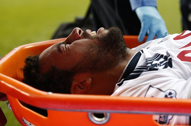 Tottenham Hotspur's Belgian midfielder Mousa Dembele is taken off on a stretcher after picking up an injury during the English Premier League football match between Tottenham Hotspur and Everton at White Hart Lane in north London on August 29, 2015. AFP PHOTO / JUSTIN TALLIS

RESTRICTED TO EDITORIAL USE. No use with unauthorized audio, video, data, fixture lists, club/league logos or 'live' services. Online in-match use limited to 75 images, no video emulation. No use in betting, games or single club/league/player publications.        (Photo credit should read JUSTIN TALLIS/AFP/Getty Images)