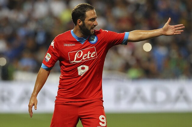 REGGIO NELL'EMILIA, ITALY - AUGUST 23:  Gonzalo Higuain of SSC Napoli cgestures during the Serie A match between US Sassuolo Calcio and SSC Napoli at Mapei Stadium - Citta del Tricolore on August 23, 2015 in Reggio nell'Emilia, Italy.  (Photo by Marco Luzzani/Getty Images)