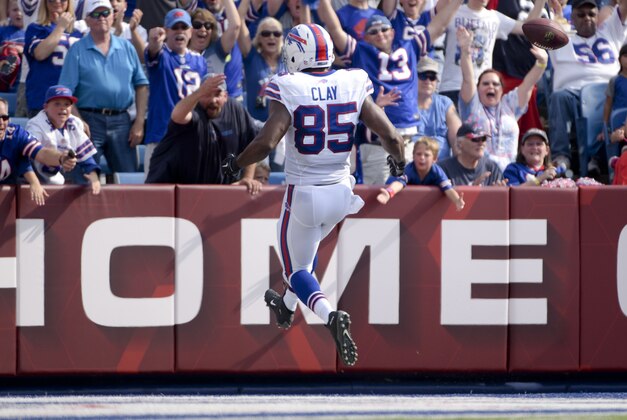 Buffalo Bills tight end Charles Clay (85) scores a touchdown against the Pittsburgh Steelers during the first half of a preseason NFL football game on Saturday, Aug. 29, 2015, in Orchard Park, N.Y. (AP Photo/Gary Wiepert)