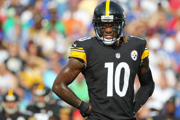 Pittsburgh Steelers wide receiver Martavis Bryant prepares for a play against the Buffalo Bills during the first half of a preseason NFL football game on Saturday, Aug. 29, 2015, in Orchard Park, N.Y. (AP Photo/Bill Wippert)