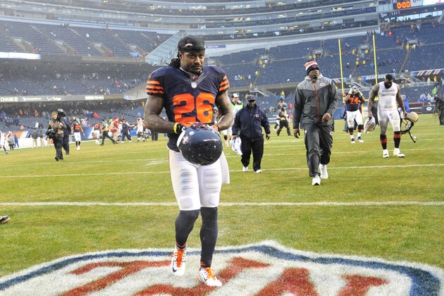 CHICAGO, IL - NOVEMBER 23: Tim Jennings #26 of the Chicago Bears leaves the field after the game against the Tampa Bay Buccaneers on November 23, 2014 at Soldier Field in Chicago, Illinois.   (Photo by David Banks/Getty Images)