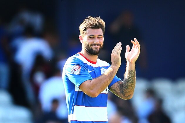 LONDON, ENGLAND - AUGUST 22:  Charlie Austin of QPR acknowledges the crowd after the final whistle during the Sky Bet Championship match between Queens Park Rangers and Rotherham United at Loftus Road on August 22, 2015 in London, England.  (Photo by Jordan Mansfield/Getty Images)