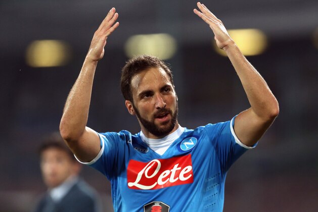 NAPLES, ITALY - AUGUST 30:  Gonzalo Higuain of Napoli celebrates after scoring the opening goal during the Serie A match between SSC Napoli and UC Sampdoria at Stadio San Paolo on August 30, 2015 in Naples, Italy.  (Photo by Maurizio Lagana/Getty Images)
