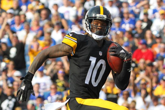 Pittsburgh Steelers wide receiver Martavis Bryant (10) scores a touchdown against the Buffalo Bills during the first half of a preseason NFL football game on Saturday, Aug. 29, 2015, in Orchard Park, N.Y. (AP Photo/Bill Wippert)