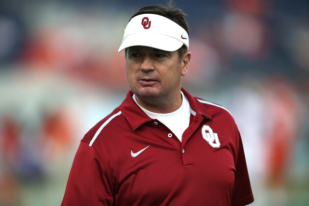 ORLANDO, FL - DECEMBER 29:  Head coach Bob Stoops of the Oklahoma Sooners is seen during the NCAA Russell Athletic Bowl between the Clemson Tigers and the Oklahoma Sooners on December 29, 2014 in Orlando, Florida. Clemson won the game by a score of 40-6. (Photo by Alex Menendez/Getty Images)