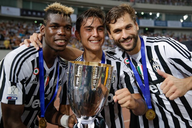 SHANGHAI, CHINA - AUGUST 08:  (L-R) Paul Labile Pogba, Paulo Dybala and Fernando Llorente of Juventus celebrates with the trophy after winning the Italian Super Cup final football match between Juventus and Lazio at Shanghai Stadium on August 8, 2015 in Shanghai, China.  (Photo by Lintao Zhang/Getty Images)