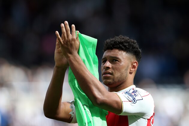 Arsenal's Alex Oxlade-Chamberlain applauds supporters at the end of their English Premier League soccer match between Newcastle United and Arsenal at St James' Park, Newcastle, England, Saturday, Aug. 29, 2015. (AP Photo/Scott Heppell)