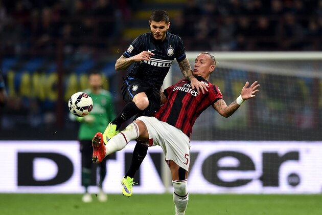 MILAN, ITALY - APRIL 19: Mauro Icardi of FC Internazionale (L) and Philippe Mexes of AC Milan compete for the ball during the Serie A match between FC Internazionale Milano and AC Milan at Stadio Giuseppe Meazza on April 19, 2015 in Milan, Italy. (Photo by Claudio Villa - Inter/Getty Images) MILAN, ITALY - APRIL 19: Mauro Icardi of FC Internazionale (L) and Philippe Mexes of AC Milan compete for the ball during the Serie A match between FC Internazionale Milano and AC Milan at Stadio Giuseppe Meazza on April 19, 2015 in Milan, Italy. (Photo by Claudio Villa - Inter/Getty Images)