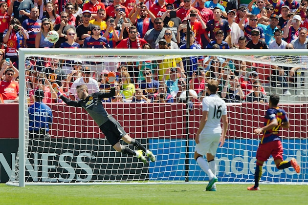 SANTA CLARA, CA - JULY 25:  David De Gea #1 of Manchester United dives to deflect a shot by FC Barcelona in the second half during the International Champions Cup on July 25, 2015 at Levi's Stadium in Santa Clara, California.  Manchester United won 3-1.  (Photo by Brian Bahr/Getty Images)