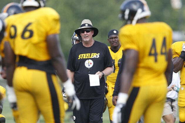 Pittsburgh Steelers defensive coordinator Keith Butler, center, watches his defense as they scrimmage with the offense during NFL football training camp in Latrobe, Pa. on Wednesday, July 29, 2015 . (AP Photo/Keith Srakocic)