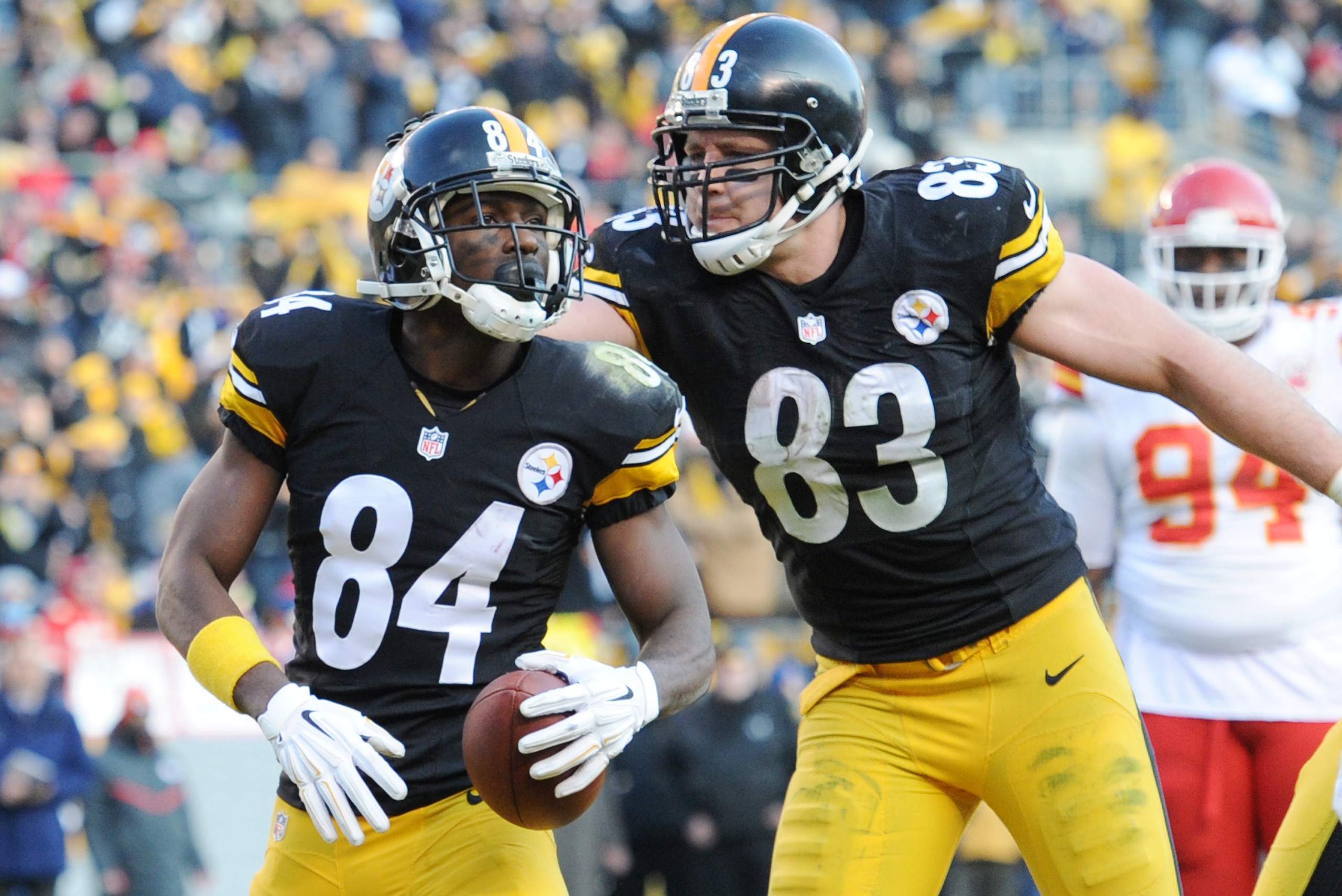 Antonio Brown, receptor de los Steelers de Pittsburgh, festeja con Heath Miller, luego de atrapar un pase de anotación frente a los Chiefs de Kansas City, en el duelo del domingo 21 de diciembre de 2014 (AP Foto/Don Wright) Antonio Brown, receptor de los Steelers de Pittsburgh, festeja con Heath Miller, luego de atrapar un pase de anotación frente a los Chiefs de Kansas City, en el duelo del domingo 21 de diciembre de 2014 (AP Foto/Don Wright)
