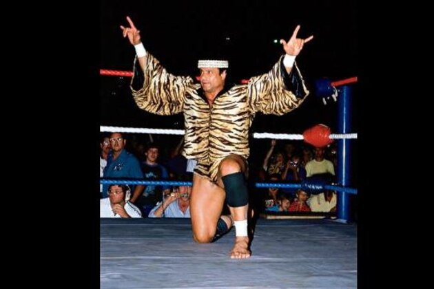 HOUSTON, TX - APRIL 5:  (L-R) Former professional wrestlers Ricky 'The Dragon' Steamboat and 'Rowdy Roddy Piper look on as Jimmy 'Superfly' Snuka steps into the ring to battle WWE Superstar Chris Jericho during  WrestleMania 25 at Reliant Stadium on April 5, 2009 in Houston, Texas.  (Photo by Bill Olive/Getty Images)